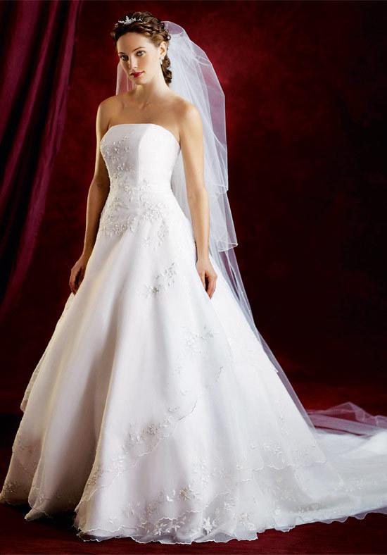 Take a look at some of these beautiful and elegant vintage wedding dresses
