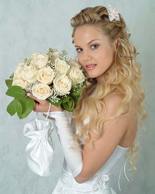 Romantic Wedding Hairstyles Medium length hair is the most simple to style